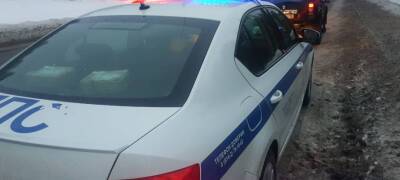 На трассе в Карелии водитель обогнал автомобиль сотрудников ГИБДД в нарушение правил и поплатился