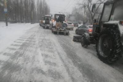 Воронежские комбинаты благоустройства продолжают убирать снег в авральном режиме