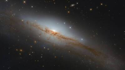 Рядом с галактиками нашли «заправочные станции»
