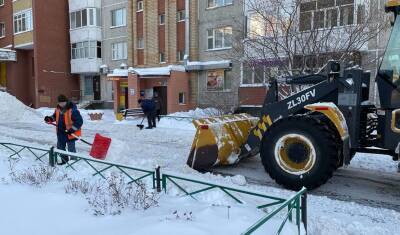 В Тюмени из дворов в течение трёх дней массово будут увозить снег