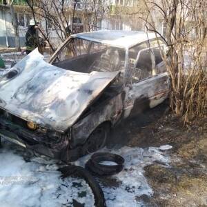 В Запорожье огонь уничтожил автомобиль «ЗАЗ». Фото