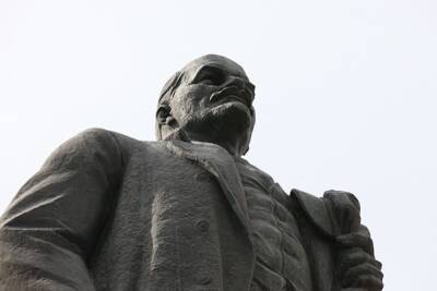 На Украине демонтированный памятник Ленину выставили на аукцион