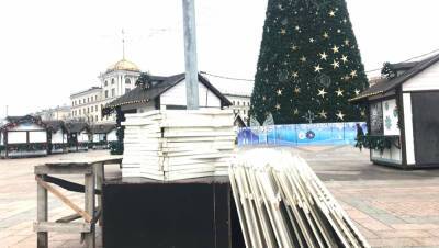 В Белгороде рабочие начали разбирать главную городскую елку