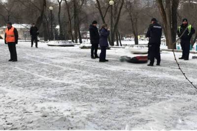 Лежал в луже: в Днепре на ступеньках памятника нашли тело человека - dnepr.politeka.net - Украина