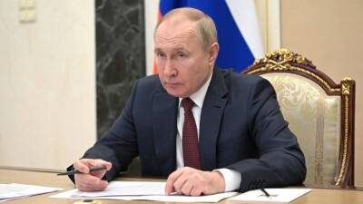 Песков: Путин перешел на комбинированный режим работы из-за «омикрона»