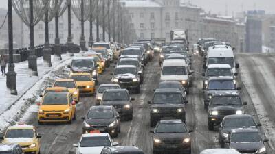 Опрос: 55% российских водителей испытывают стресс на дорогах