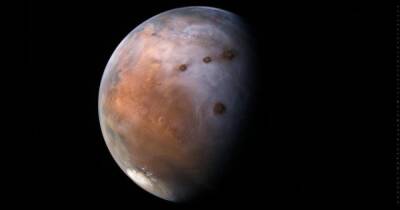 Крупнейший вулкан Солнечной системы. Спутник ОАЭ прислал потрясающие изображения Марса (фото)