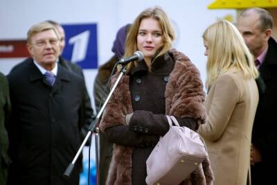 Наталья Водянова с букетом мимозы восхитила фанатов