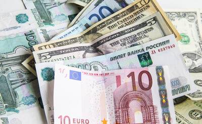 Курс валют на выходные: Центробанк предупредил о росте доллара и евро
