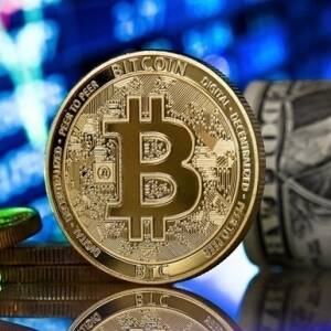 Цена Bitcoin упала до минимума за полгода