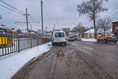 Водитель сбил пенсионерку в Днепре, видео: пыталась догнать трамвай - dnepr.politeka.net - Украина