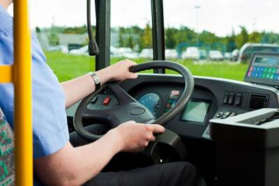 За рулем петербургских автобусов будут ездить водители-профессионалы