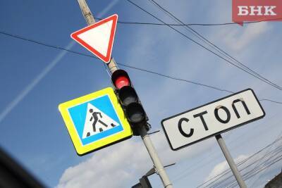Водители пожаловались на светофор на загруженном перекрестке в Сыктывкаре