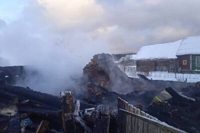 В полностью сгоревшем доме в Тверской области нашли тело пенсионерки