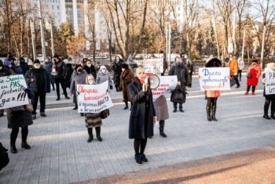 «Долой Майю Санду»: в Молдавии протестует оппозиция и адвокаты