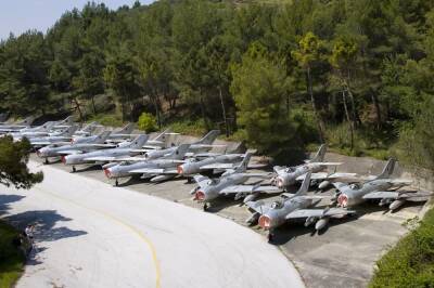НАТО начало реконструкцию албанской авиабазы под себя