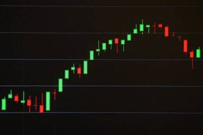 Индекс Мосбиржи снижается на 0,96%, РТС - на 1,34% после переговоров Лаврова и Блинкена