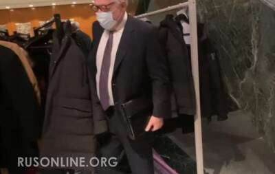 Россия никого не боится: Журналисты США атаковали Рябкова в гардеробе (видео)