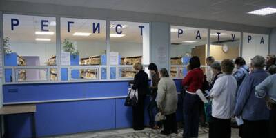 Власти Санкт-Петербурга остановили плановую медпомощь в поликлиниках из-за "омикрона"