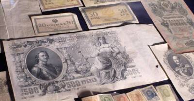 Какими были первые бумажные деньги в России и как менялся их дизайн