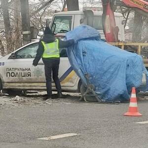 В Тернополе автомобиль полиции протаранил здание поста. Фото