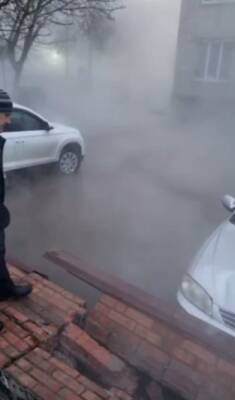 Коммунальное ЧП: в Ростове ул. 2-ю Краснодарскую затопило мощным потоком кипятка