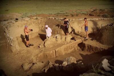 В Вологодской области археологи нашли средневековую землянку с артефактами