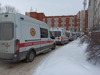 В Петербурге ограничат любую вакцинацию, кроме ковидной