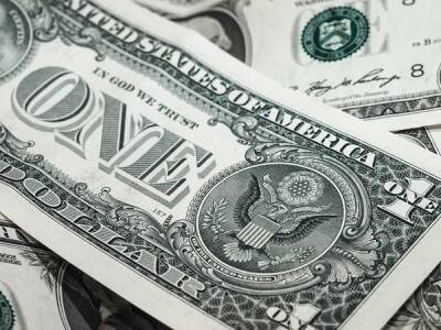 Доллар начал дешеветь на межбанке: что происходит с валютой