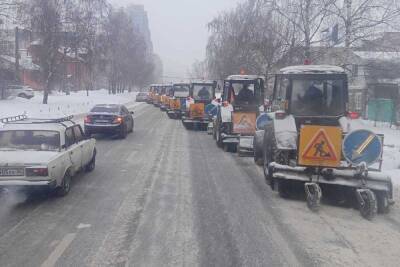 За сутки с улиц Воронежа убрали 950 кубометров снега