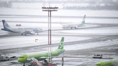 Более 60 рейсов задержаны и отменены в аэропортах Москвы из-за непогоды