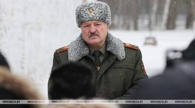 Александр Лукашенко - Лукашенко рассказал, как перенес омикрон: не очень себя чувствовал, но на лыжах бегал, дрова рубил - belta.by - Казахстан - Белоруссия - Эмираты