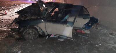 В Новосибирске водитель Toyota погиб в ДТП с фонарным столбом