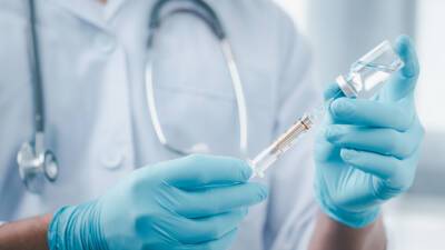 Итальянских врачей отстранили от работы из-за отсутствия прививки от COVID-19