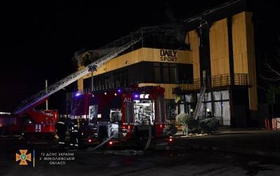 В Николаеве полсотни спасателей тушили пожар в ресторане