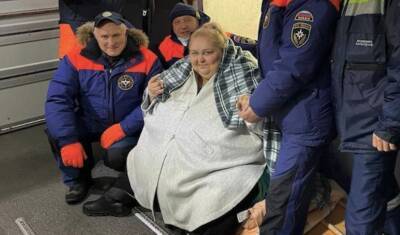 Жительница Светлогорска, весящая 300 кг, выбралась из дома с помощью спасателей