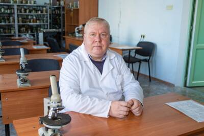 «Нагрузка на морги в пандемию выросла на 50%»: главный патологоанатом Новосибирской области — о зарплатах в профессии, страхе перед мёртвым телом и чёрной трансплантологии