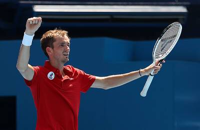Теннисист Даниил Медведев вышел в четвертый раунд Australian Open