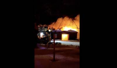 Пожар в ангаре в Сельцо спалил тракторы и комбайны на 30 млн рублей