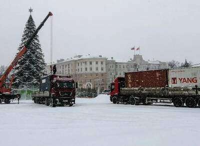 В Воронеже начали разбирать главную новогоднюю ёлку