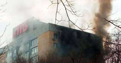 В Днепре тушат сильный пожар в центральном офисе АТБ