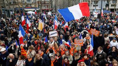 Противники ковид-пропусков вышли на протесты во Франции