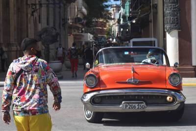 Куба смягчила коронавирусные ограничения для российских туристов