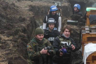 Украинские каратели и зарубежные журналисты готовят фейковые репортажи против ЛНР