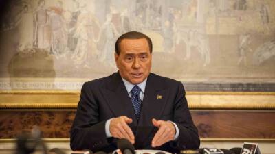 Эмманюэль Макрон - Марио Драги - Сильвио Берлускони - СМИ: Берлускони решил не выдвигать свою кандидатуру на выборах президента Италии - mir24.tv - Италия - Франция
