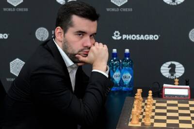 Непомнящий поддержал Дубова, отказавшегося надевать маску во время турнира по шахматам
