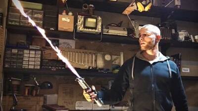 Блогер из России изготовил выдвижной световой меч