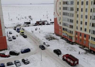 Мужчина в Нижнекамске выпал из окна 6-го этажа с горящими волосами и погиб