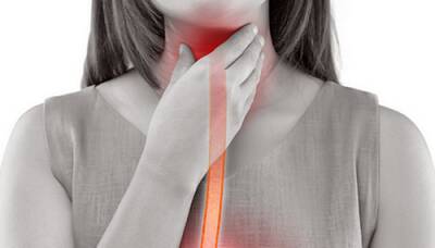 Врач Арвади заявила, что главным симптомом штамма COVID-19 «омикрон» является боль в горле