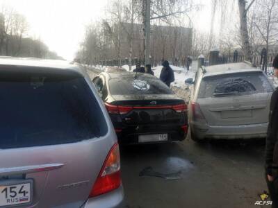 В Новосибирске тройное ДТП заблокировало проезд по Дуси Ковальчук - sib.fm - Новосибирск - район Заельцовский, Новосибирск